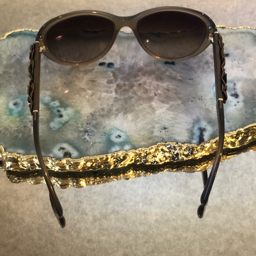 ✨⚜️Gorgeous Chanel Flower Sunglasses ⚜️✨ - Picture 3 of 10